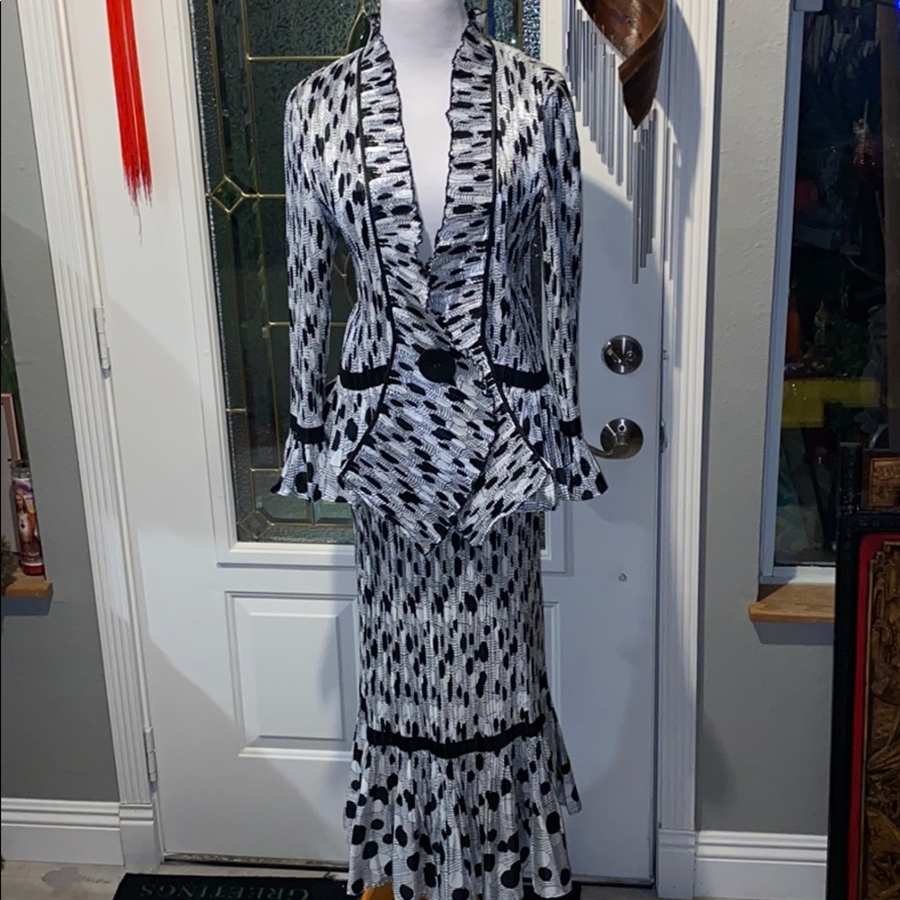 🖤🖤Vintage Two Piece Accordion Style Suit🖤🖤